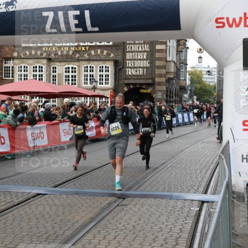 05.10.2025 - 20. swb-Marathon Bremen Yannick Fuchs http://msf.ph/oto/9246722 05.10.2025 11:10:33 Ziel 8225, 8533, 9734, 9895, 10280, 10288, 10552, 11388 meine-sportfotos.de