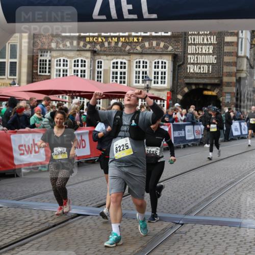 05.10.2025 - 20. swb-Marathon Bremen Yannick Fuchs http://msf.ph/oto/9246751 05.10.2025 11:10:34 Ziel 8225, 9895, 10280, 10288, 10552, 11388 meine-sportfotos.de
