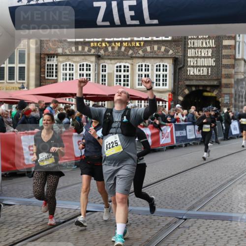 05.10.2025 - 20. swb-Marathon Bremen Yannick Fuchs http://msf.ph/oto/9246771 05.10.2025 11:10:34 Ziel 8225, 9895, 10280, 10288, 10552, 11388 meine-sportfotos.de