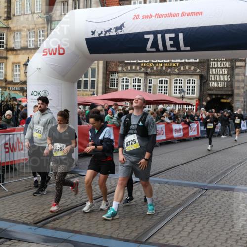 05.10.2025 - 20. swb-Marathon Bremen Yannick Fuchs http://msf.ph/oto/9246803 05.10.2025 11:10:35 Ziel 8225, 9895, 10280, 10288, 10440, 10441, 10552, 10980, 11388 meine-sportfotos.de