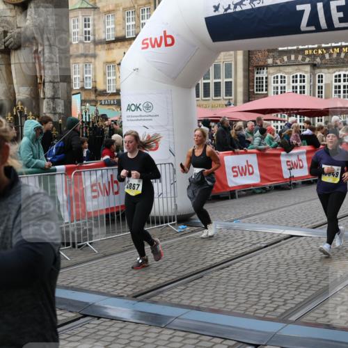 05.10.2025 - 20. swb-Marathon Bremen Yannick Fuchs http://msf.ph/oto/9246807 05.10.2025 11:12:10 Ziel 7007, 9420, 9726, 9867, 10499, 10815, 10839, 10849, 11215 meine-sportfotos.de