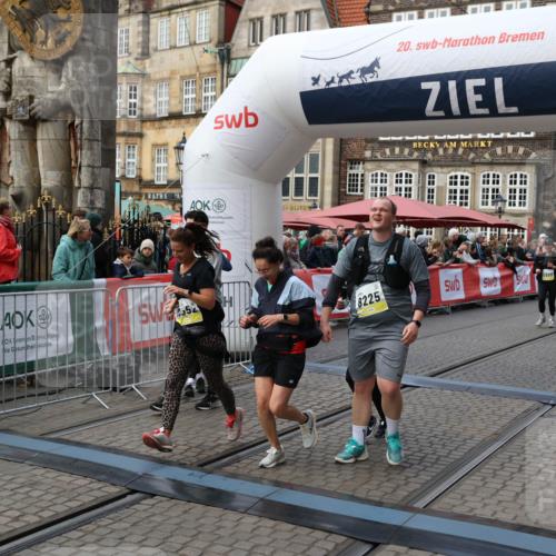 05.10.2025 - 20. swb-Marathon Bremen Yannick Fuchs http://msf.ph/oto/9246810 05.10.2025 11:10:35 Ziel 8225, 9895, 10280, 10288, 10440, 10441, 10552, 10980, 11388 meine-sportfotos.de