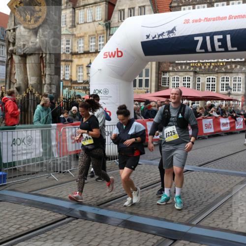 05.10.2025 - 20. swb-Marathon Bremen Yannick Fuchs http://msf.ph/oto/9246820 05.10.2025 11:10:35 Ziel 8225, 9895, 10280, 10288, 10440, 10441, 10552, 10980, 11388 meine-sportfotos.de