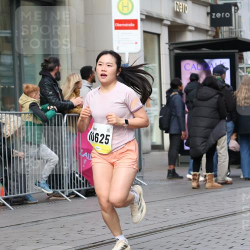 05.10.2025 - 20. swb-Marathon Bremen Strokosch-Dieckow http://msf.ph/oto/9246822 05.10.2025 10:51:44 Ziel 9196, 9226, 9683, 9852, 9939, 10038, 10240, 10380, 10438, 10581, 10625, 10668, 10727, 10817, 10900, 10942, 10977, 11080, 11136, 11273, 11325, 11394, 11458, 11641, 9196, 9226, 9683, 9852, 9939, 10038, 10240, 10380, 10438, 10581, 10625, 10668, 10727, 10817, 10900, 10942, 10977, 11080, 11136, 11273, 11325, 11394, 11458, 11641 meine-sportfotos.de