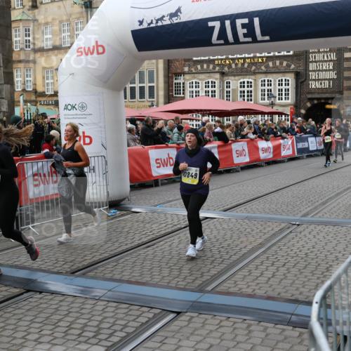 05.10.2025 - 20. swb-Marathon Bremen Yannick Fuchs http://msf.ph/oto/9246834 05.10.2025 11:12:11 Ziel 7007, 9420, 9726, 9867, 10499, 10815, 10839, 10849, 11215 meine-sportfotos.de
