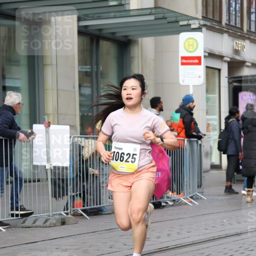 05.10.2025 - 20. swb-Marathon Bremen Strokosch-Dieckow http://msf.ph/oto/9246835 05.10.2025 10:51:45 Ziel 9196, 9226, 9683, 9852, 9939, 9955, 10038, 10240, 10380, 10438, 10581, 10625, 10668, 10727, 10817, 10900, 10927, 10942, 10977, 11080, 11136, 11273, 11325, 11394, 11458, 11491, 11641, 9196, 9226, 9683, 9852, 9939, 9955, 10038, 10240, 10380, 10438, 10581, 10625, 10668, 10727, 10817, 10900, 10927, 10942, 10977, 11080, 11136, 11273, 11325, 11394, 11458, 11491, 11641 meine-sportfotos.de