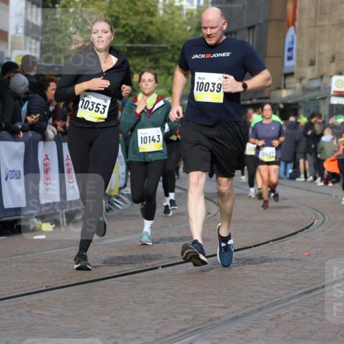 05.10.2025 - 20. swb-Marathon Bremen Strokosch-Dieckow http://msf.ph/oto/9246843 05.10.2025 10:59:06 Ziel 9219, 9508, 9692, 10039, 10143, 10353, 10357, 10594, 10607 meine-sportfotos.de