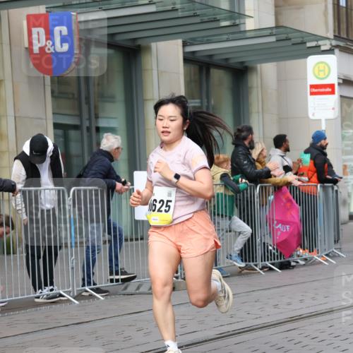 05.10.2025 - 20. swb-Marathon Bremen Strokosch-Dieckow http://msf.ph/oto/9246852 05.10.2025 10:51:45 Ziel 9196, 9226, 9683, 9852, 9939, 9955, 10038, 10240, 10380, 10438, 10581, 10625, 10668, 10727, 10817, 10900, 10927, 10942, 10977, 11080, 11136, 11273, 11325, 11394, 11458, 11491, 11641, 9196, 9226, 9683, 9852, 9939, 9955, 10038, 10240, 10380, 10438, 10581, 10625, 10668, 10727, 10817, 10900, 10927, 10942, 10977, 11080, 11136, 11273, 11325, 11394, 11458, 11491, 11641 meine-sportfotos.de