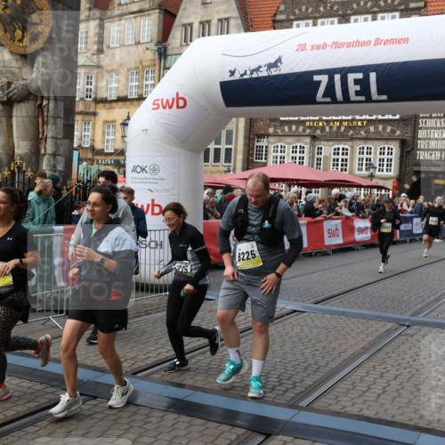05.10.2025 - 20. swb-Marathon Bremen Yannick Fuchs http://msf.ph/oto/9246854 05.10.2025 11:10:36 Ziel 8225, 9895, 10288, 10440, 10441, 10442, 10552, 10980, 11388 meine-sportfotos.de