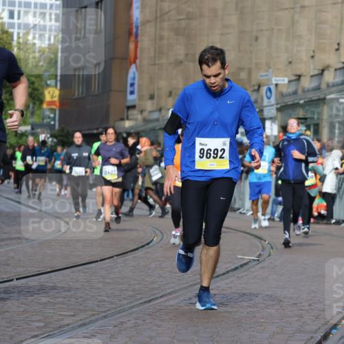 05.10.2025 - 20. swb-Marathon Bremen Strokosch-Dieckow http://msf.ph/oto/9246867 05.10.2025 10:59:07 Ziel 9219, 9508, 9692, 10039, 10143, 10353, 10594, 10607 meine-sportfotos.de