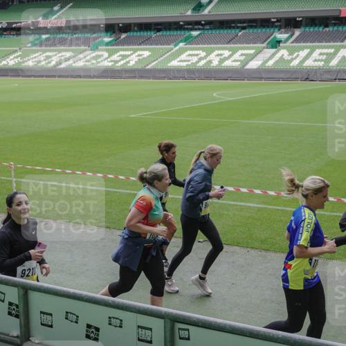 05.10.2025 - 20. swb-Marathon Bremen Michael Burmester http://msf.ph/oto/9246871 05.10.2025 10:38:16 Laufen im Stadion 7621, 8574, 9184, 9189, 9210, 9235, 9237, 9322, 9335, 9365, 9426, 9432, 9448, 9468, 9486, 9498, 9536, 9642, 9647, 9684, 9707, 9748, 9750, 9771, 9813, 9846, 9858, 9893, 9915, 9940, 9978, 10033, 10056, 10098, 10130, 10167, 10194, 10205, 10265, 10271, 10274, 10278, 10301, 10404, 10437, 10439, 10471, 10478, 10485, 10510, 10530, 10595, 10598, 10611, 10678, 10711, 10713, 10777, 10803, 10804, 10825, 10826, 10829, 11001, 11050, 11121, 11150, 11162, 11183 meine-sportfotos.de
