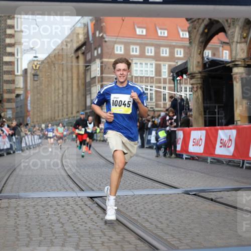 05.10.2025 - 20. swb-Marathon Bremen Yannick Fuchs http://msf.ph/oto/9246883 05.10.2025 10:43:07 Ziel 9302, 9558, 10045, 10624 meine-sportfotos.de