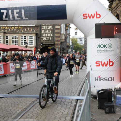 05.10.2025 - 20. swb-Marathon Bremen Yannick Fuchs http://msf.ph/oto/9246898 05.10.2025 11:10:37 Ziel 8225, 9895, 10288, 10440, 10441, 10442, 10552, 10980, 11388 meine-sportfotos.de