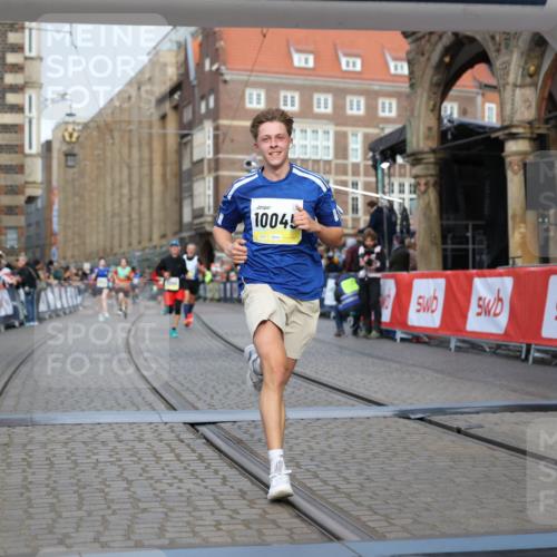 05.10.2025 - 20. swb-Marathon Bremen Yannick Fuchs http://msf.ph/oto/9246902 05.10.2025 10:43:07 Ziel 9302, 9558, 10045, 10624 meine-sportfotos.de