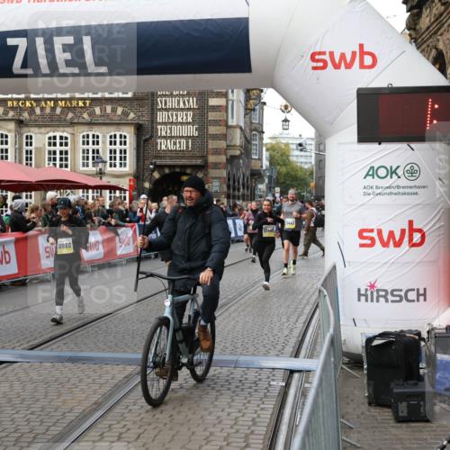 05.10.2025 - 20. swb-Marathon Bremen Yannick Fuchs http://msf.ph/oto/9246905 05.10.2025 11:10:37 Ziel 8225, 9895, 10288, 10440, 10441, 10442, 10552, 10980, 11388 meine-sportfotos.de