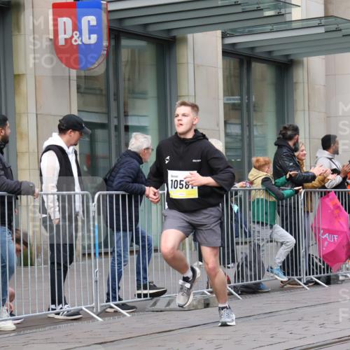 05.10.2025 - 20. swb-Marathon Bremen Strokosch-Dieckow http://msf.ph/oto/9246908 05.10.2025 10:51:48 Ziel 9196, 9226, 9683, 9852, 9939, 9955, 9987, 10038, 10240, 10380, 10438, 10581, 10625, 10668, 10727, 10817, 10900, 10927, 10942, 10977, 11128, 11136, 11273, 11325, 11394, 11458, 11491, 11641, 9196, 9226, 9683, 9852, 9939, 9955, 9987, 10038, 10240, 10380, 10438, 10581, 10625, 10668, 10727, 10817, 10900, 10927, 10942, 10977, 11128, 11136, 11273, 11325, 11394, 11458, 11491, 11641 meine-sportfotos.de