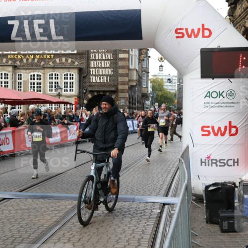 05.10.2025 - 20. swb-Marathon Bremen Yannick Fuchs http://msf.ph/oto/9246912 05.10.2025 11:10:37 Ziel 8225, 9895, 10288, 10440, 10441, 10442, 10552, 10980, 11388 meine-sportfotos.de