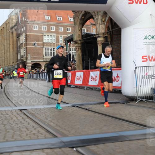05.10.2025 - 20. swb-Marathon Bremen Yannick Fuchs http://msf.ph/oto/9246916 05.10.2025 10:43:11 Ziel 9006, 9302, 9558, 10045, 10553, 10961, 11476 meine-sportfotos.de