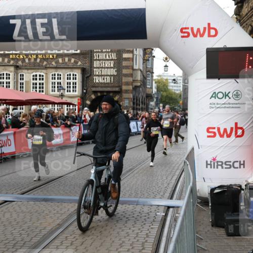 05.10.2025 - 20. swb-Marathon Bremen Yannick Fuchs http://msf.ph/oto/9246922 05.10.2025 11:10:37 Ziel 8225, 9895, 10288, 10440, 10441, 10442, 10552, 10980, 11388 meine-sportfotos.de