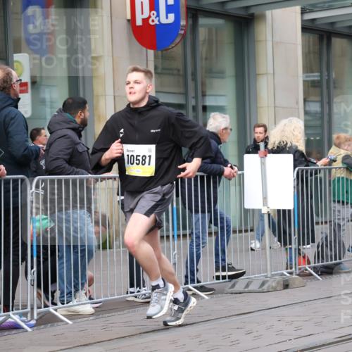 05.10.2025 - 20. swb-Marathon Bremen Strokosch-Dieckow http://msf.ph/oto/9246923 05.10.2025 10:51:48 Ziel 9196, 9226, 9683, 9852, 9939, 9955, 9987, 10038, 10240, 10380, 10438, 10581, 10625, 10668, 10727, 10817, 10900, 10927, 10942, 10977, 11128, 11136, 11273, 11325, 11394, 11458, 11491, 11641, 9196, 9226, 9683, 9852, 9939, 9955, 9987, 10038, 10240, 10380, 10438, 10581, 10625, 10668, 10727, 10817, 10900, 10927, 10942, 10977, 11128, 11136, 11273, 11325, 11394, 11458, 11491, 11641 meine-sportfotos.de