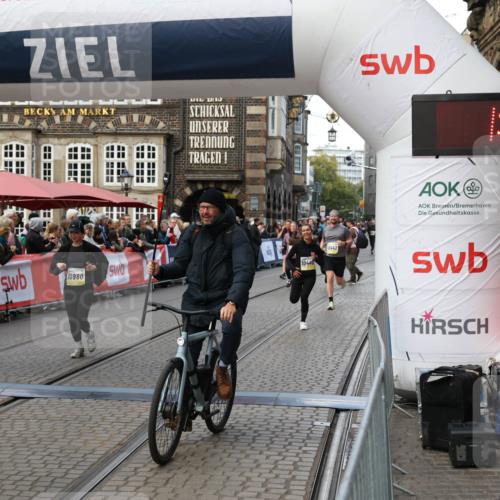 05.10.2025 - 20. swb-Marathon Bremen Yannick Fuchs http://msf.ph/oto/9246931 05.10.2025 11:10:37 Ziel 8225, 9895, 10288, 10440, 10441, 10442, 10552, 10980, 11388 meine-sportfotos.de
