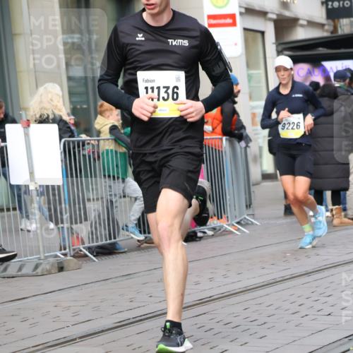 05.10.2025 - 20. swb-Marathon Bremen Strokosch-Dieckow http://msf.ph/oto/9246933 05.10.2025 10:51:49 Ziel 9196, 9226, 9683, 9852, 9939, 9955, 9987, 10038, 10240, 10380, 10438, 10581, 10625, 10668, 10727, 10817, 10900, 10927, 10942, 10977, 11128, 11136, 11273, 11325, 11458, 11491, 11641, 11665, 9196, 9226, 9683, 9852, 9939, 9955, 9987, 10038, 10240, 10380, 10438, 10581, 10625, 10668, 10727, 10817, 10900, 10927, 10942, 10977, 11128, 11136, 11273, 11325, 11458, 11491, 11641, 11665 meine-sportfotos.de