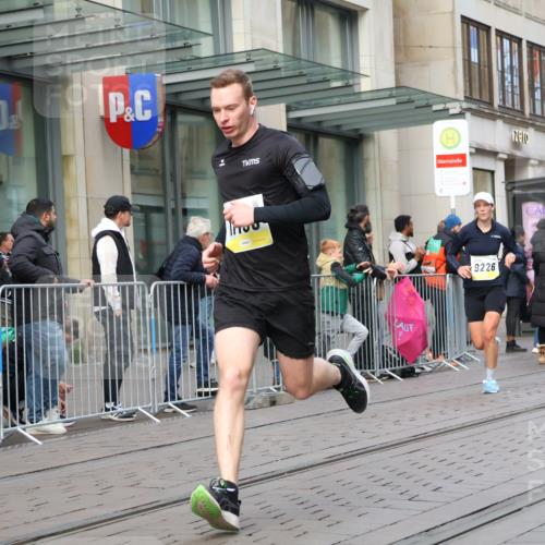 05.10.2025 - 20. swb-Marathon Bremen Strokosch-Dieckow http://msf.ph/oto/9246944 05.10.2025 10:51:49 Ziel 9196, 9226, 9683, 9852, 9939, 9955, 9987, 10038, 10240, 10380, 10438, 10581, 10625, 10668, 10727, 10817, 10900, 10927, 10942, 10977, 11128, 11136, 11273, 11325, 11458, 11491, 11641, 11665, 9196, 9226, 9683, 9852, 9939, 9955, 9987, 10038, 10240, 10380, 10438, 10581, 10625, 10668, 10727, 10817, 10900, 10927, 10942, 10977, 11128, 11136, 11273, 11325, 11458, 11491, 11641, 11665 meine-sportfotos.de