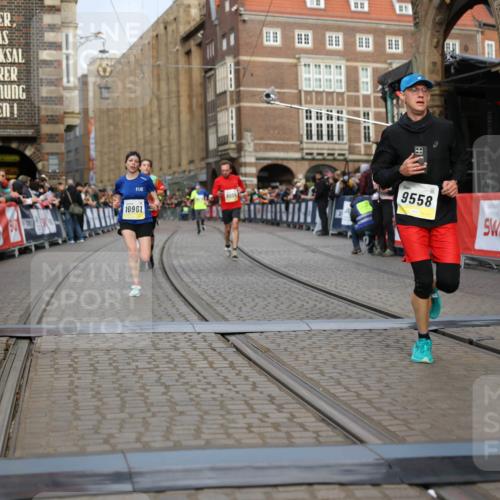 05.10.2025 - 20. swb-Marathon Bremen Yannick Fuchs http://msf.ph/oto/9246960 05.10.2025 10:43:11 Ziel 9006, 9302, 9558, 10045, 10553, 10961, 11476 meine-sportfotos.de