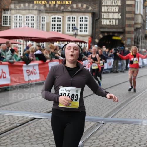 05.10.2025 - 20. swb-Marathon Bremen Yannick Fuchs http://msf.ph/oto/9246970 05.10.2025 11:12:13 Ziel 9526, 9675, 9726, 9867, 10463, 10499, 10849 meine-sportfotos.de