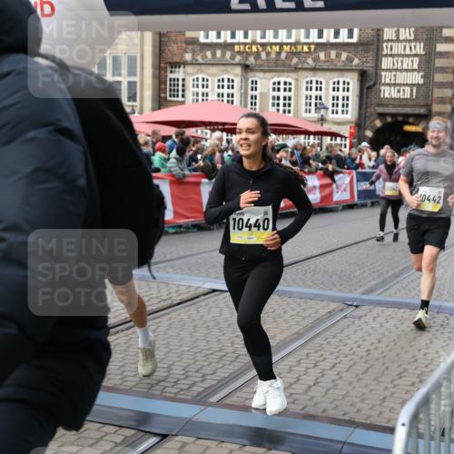 05.10.2025 - 20. swb-Marathon Bremen Yannick Fuchs http://msf.ph/oto/9246971 05.10.2025 11:10:40 Ziel 8225, 9895, 10146, 10288, 10440, 10441, 10442, 10552, 10980, 11342 meine-sportfotos.de