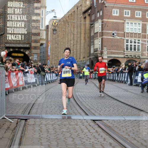 05.10.2025 - 20. swb-Marathon Bremen Yannick Fuchs http://msf.ph/oto/9246977 05.10.2025 10:43:12 Ziel 9006, 9302, 9558, 10045, 10553, 10961, 11476 meine-sportfotos.de