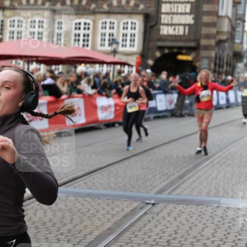 05.10.2025 - 20. swb-Marathon Bremen Yannick Fuchs http://msf.ph/oto/9246998 05.10.2025 11:12:13 Ziel 9526, 9675, 9726, 9867, 10463, 10499, 10849 meine-sportfotos.de