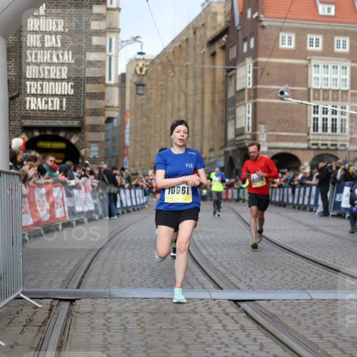 05.10.2025 - 20. swb-Marathon Bremen Yannick Fuchs http://msf.ph/oto/9247004 05.10.2025 10:43:12 Ziel 9006, 9302, 9558, 10045, 10553, 10961, 11476 meine-sportfotos.de