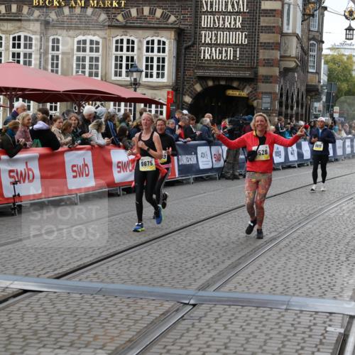 05.10.2025 - 20. swb-Marathon Bremen Yannick Fuchs http://msf.ph/oto/9247008 05.10.2025 11:12:13 Ziel 9526, 9675, 9726, 9867, 10463, 10499, 10849 meine-sportfotos.de