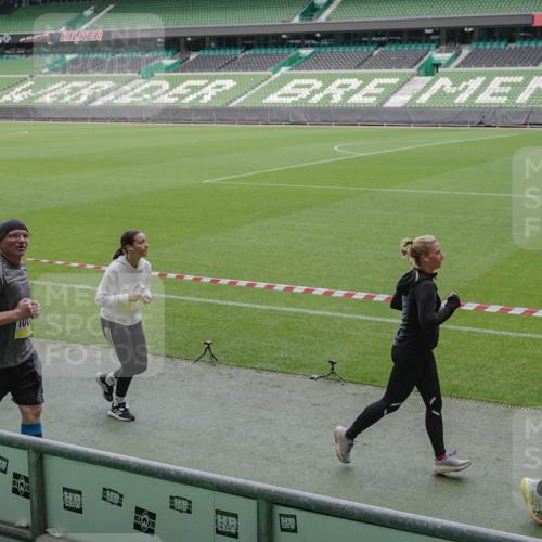 05.10.2025 - 20. swb-Marathon Bremen Michael Burmester http://msf.ph/oto/9247013 05.10.2025 10:38:20 Laufen im Stadion 7621, 8574, 9184, 9189, 9210, 9235, 9237, 9322, 9331, 9335, 9365, 9409, 9426, 9432, 9448, 9468, 9486, 9498, 9536, 9642, 9647, 9684, 9707, 9748, 9750, 9752, 9771, 9813, 9846, 9858, 9893, 9915, 9940, 9978, 10033, 10056, 10098, 10130, 10167, 10194, 10205, 10274, 10278, 10301, 10404, 10437, 10439, 10471, 10478, 10485, 10510, 10530, 10595, 10598, 10611, 10678, 10711, 10713, 10803, 10804, 10825, 10826, 10829, 11001, 11050, 11121, 11150, 11162, 11183 meine-sportfotos.de