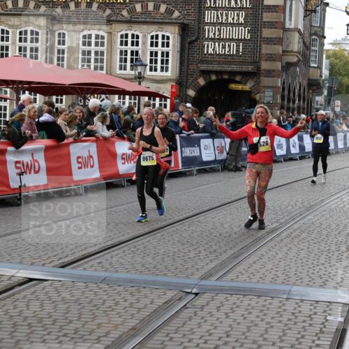 05.10.2025 - 20. swb-Marathon Bremen Yannick Fuchs http://msf.ph/oto/9247016 05.10.2025 11:12:13 Ziel 9526, 9675, 9726, 9867, 10463, 10499, 10849 meine-sportfotos.de