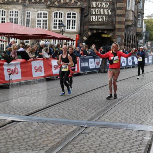 05.10.2025 - 20. swb-Marathon Bremen Yannick Fuchs http://msf.ph/oto/9247026 05.10.2025 11:12:13 Ziel 9526, 9675, 9726, 9867, 10463, 10499, 10849 meine-sportfotos.de