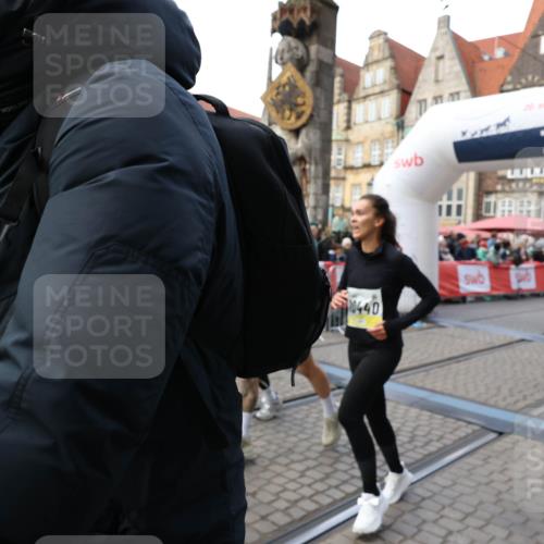 05.10.2025 - 20. swb-Marathon Bremen Yannick Fuchs http://msf.ph/oto/9247030 05.10.2025 11:10:40 Ziel 8225, 9895, 10146, 10288, 10440, 10441, 10442, 10552, 10980, 11342 meine-sportfotos.de