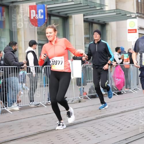 05.10.2025 - 20. swb-Marathon Bremen Strokosch-Dieckow http://msf.ph/oto/9247031 05.10.2025 10:51:52 Ziel 9196, 9226, 9584, 9852, 9939, 9955, 9987, 10038, 10240, 10438, 10507, 10668, 10719, 10727, 10900, 10927, 10942, 10977, 11128, 11273, 11458, 11491, 11641, 11665, 9196, 9226, 9584, 9852, 9939, 9955, 9987, 10038, 10240, 10438, 10507, 10668, 10719, 10727, 10900, 10927, 10942, 10977, 11128, 11273, 11458, 11491, 11641, 11665 meine-sportfotos.de