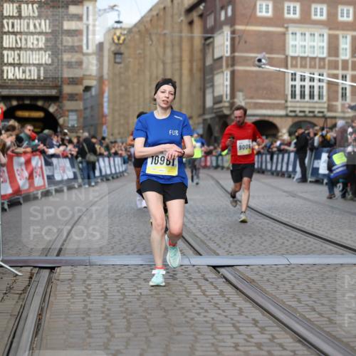 05.10.2025 - 20. swb-Marathon Bremen Yannick Fuchs http://msf.ph/oto/9247032 05.10.2025 10:43:13 Ziel 9006, 9302, 9558, 10045, 10553, 10961, 11476 meine-sportfotos.de