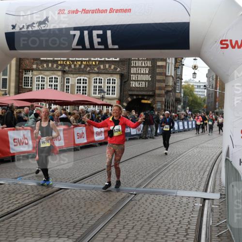 05.10.2025 - 20. swb-Marathon Bremen Yannick Fuchs http://msf.ph/oto/9247049 05.10.2025 11:12:16 Ziel 9526, 9675, 9726, 10463, 10499, 10849 meine-sportfotos.de