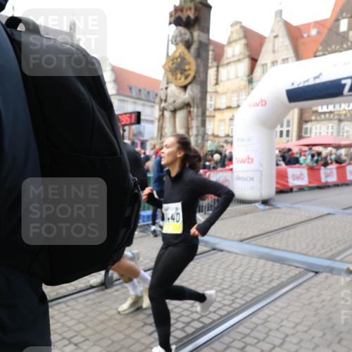 05.10.2025 - 20. swb-Marathon Bremen Yannick Fuchs http://msf.ph/oto/9247055 05.10.2025 11:10:41 Ziel 10146, 10440, 10441, 10442, 10980, 11240, 11342 meine-sportfotos.de