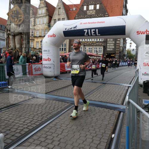 05.10.2025 - 20. swb-Marathon Bremen Yannick Fuchs http://msf.ph/oto/9247068 05.10.2025 11:10:41 Ziel 10146, 10440, 10441, 10442, 10980, 11240, 11342 meine-sportfotos.de