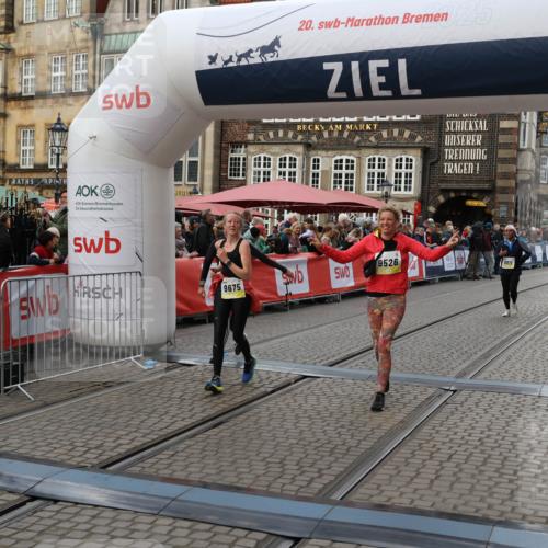 05.10.2025 - 20. swb-Marathon Bremen Yannick Fuchs http://msf.ph/oto/9247079 05.10.2025 11:12:16 Ziel 9526, 9675, 9726, 10463, 10499, 10849 meine-sportfotos.de