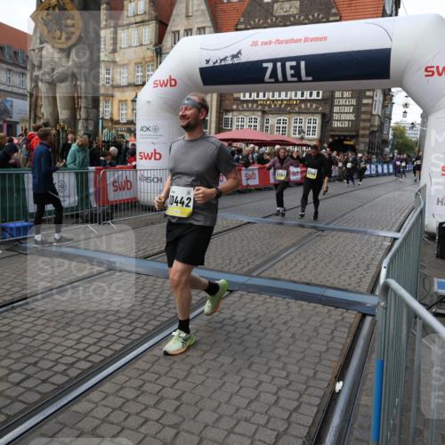 05.10.2025 - 20. swb-Marathon Bremen Yannick Fuchs http://msf.ph/oto/9247087 05.10.2025 11:10:41 Ziel 10146, 10440, 10441, 10442, 10980, 11240, 11342 meine-sportfotos.de