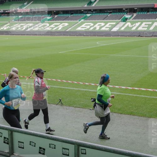 05.10.2025 - 20. swb-Marathon Bremen Michael Burmester http://msf.ph/oto/9247089 05.10.2025 10:38:22 Laufen im Stadion 7621, 8574, 9182, 9184, 9189, 9210, 9235, 9237, 9322, 9331, 9335, 9365, 9409, 9426, 9432, 9448, 9468, 9486, 9498, 9536, 9642, 9647, 9684, 9707, 9748, 9750, 9752, 9771, 9813, 9846, 9858, 9915, 9940, 9978, 10033, 10056, 10098, 10130, 10167, 10194, 10205, 10274, 10278, 10297, 10301, 10404, 10437, 10439, 10446, 10471, 10478, 10485, 10511, 10530, 10595, 10598, 10611, 10678, 10711, 10713, 10803, 10804, 10825, 10826, 10829, 11050, 11150, 11162 meine-sportfotos.de