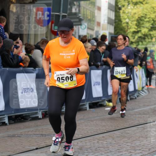 05.10.2025 - 20. swb-Marathon Bremen Strokosch-Dieckow http://msf.ph/oto/9247093 05.10.2025 10:59:14 Ziel 9183, 9219, 9454, 9508, 10143, 10200, 10274, 10407, 11006, 11007, 11207, 11400 meine-sportfotos.de