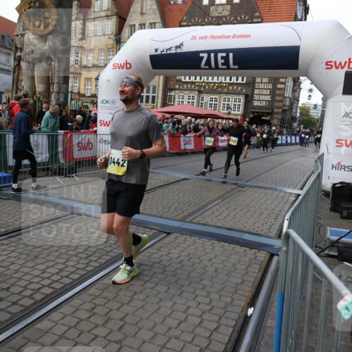 05.10.2025 - 20. swb-Marathon Bremen Yannick Fuchs http://msf.ph/oto/9247095 05.10.2025 11:10:41 Ziel 10146, 10440, 10441, 10442, 10980, 11240, 11342 meine-sportfotos.de