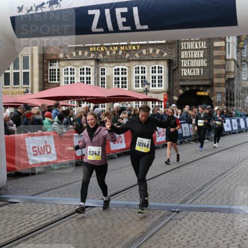 05.10.2025 - 20. swb-Marathon Bremen Yannick Fuchs http://msf.ph/oto/9247104 05.10.2025 11:10:42 Ziel 10146, 10440, 10441, 10442, 10980, 11240, 11342 meine-sportfotos.de