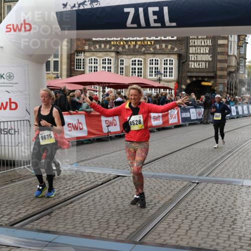05.10.2025 - 20. swb-Marathon Bremen Yannick Fuchs http://msf.ph/oto/9247112 05.10.2025 11:12:17 Ziel 9526, 9675, 9911, 10463, 10499 meine-sportfotos.de